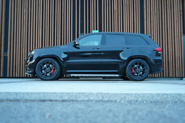 JEEP GRAND CHEROKEE 6.4 V8 HEMI BLACK SRT8 AUTOMATIC l 468 PS