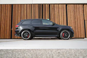 JEEP GRAND CHEROKEE 6.4 V8 HEMI BLACK SRT8 AUTOMATIC l 468 PS