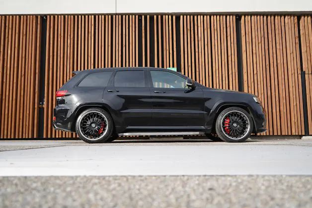 JEEP GRAND CHEROKEE 6.4 V8 HEMI BLACK SRT8 AUTOMATIC l 468 PS