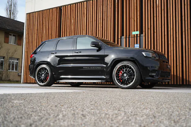 JEEP GRAND CHEROKEE 6.4 V8 HEMI BLACK SRT8 AUTOMATIC l 468 PS