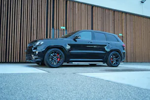 JEEP GRAND CHEROKEE 6.4 V8 HEMI BLACK SRT8 AUTOMATIC l 468 PS