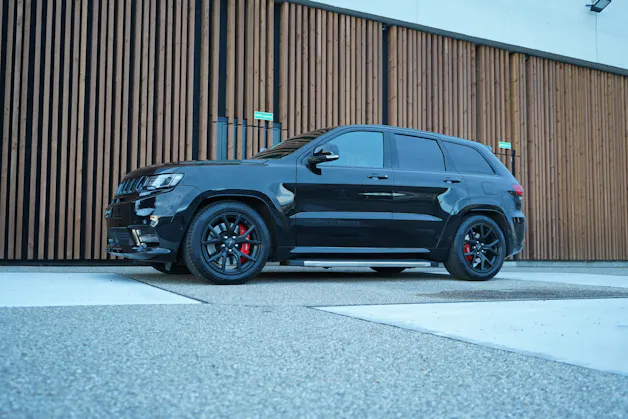 JEEP GRAND CHEROKEE 6.4 V8 HEMI BLACK SRT8 AUTOMATIC l 468 PS