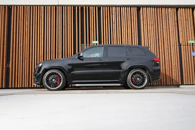 JEEP GRAND CHEROKEE 6.4 V8 HEMI BLACK SRT8 AUTOMATIC l 468 PS
