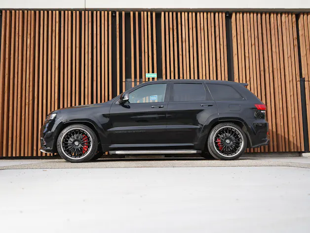 JEEP GRAND CHEROKEE 6.4 V8 HEMI BLACK SRT8 AUTOMATIC l 468 PS