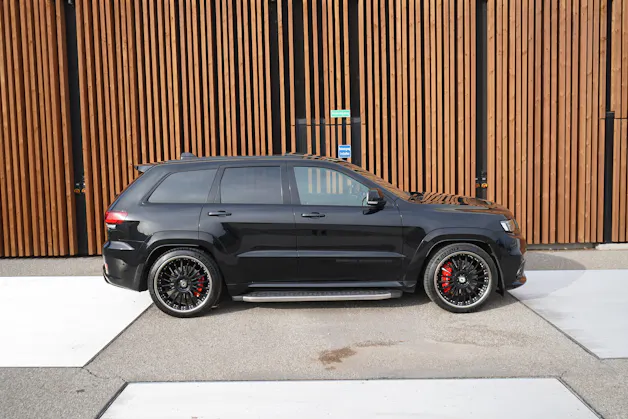 JEEP GRAND CHEROKEE 6.4 V8 HEMI BLACK SRT8 AUTOMATIC l 468 PS