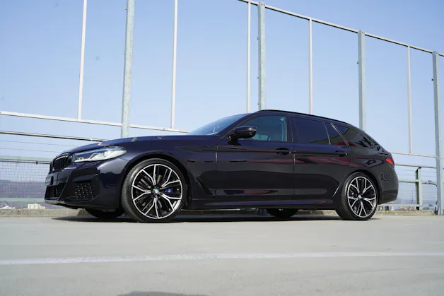 BMW 540d xDRIVE 48V TOURING M SPORT BLACK STEPTRONIC l 340 PS