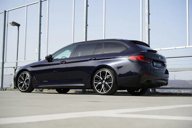 BMW 540d xDRIVE 48V TOURING M SPORT BLACK STEPTRONIC l 340 PS
