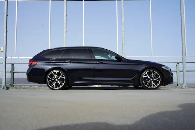 BMW 540d xDRIVE 48V TOURING M SPORT BLACK STEPTRONIC l 340 PS
