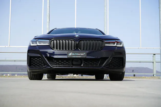 BMW 540d xDRIVE 48V TOURING M SPORT BLACK STEPTRONIC l 340 PS