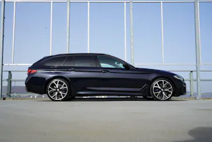 BMW 540d xDRIVE 48V TOURING M SPORT BLACK STEPTRONIC l 340 PS