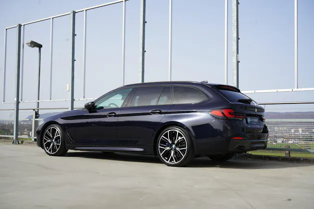 BMW 540d xDRIVE 48V TOURING M SPORT BLACK STEPTRONIC l 340 PS