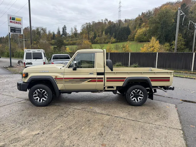 Toyota GRJ79 Single Cab Luxury Plus 4.0 V6
