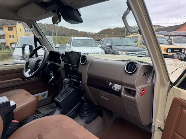 Toyota GRJ79 Single Cab Luxury Plus 4.0 V6