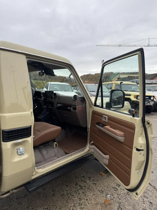 Toyota GRJ79 Single Cab Luxury Plus 4.0 V6