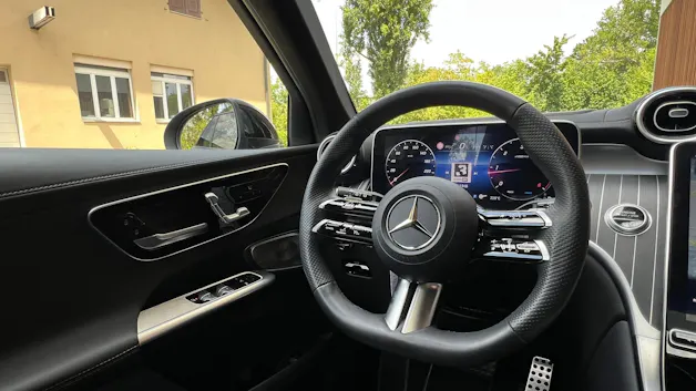 MERCEDES-BENZ GLC 300 d 4MATIC AMG LINE BLACK 9G-TRONIC l 269 PS