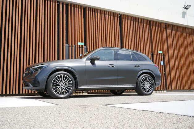 MERCEDES-BENZ GLC 300 d 4MATIC AMG LINE BLACK 9G-TRONIC l 269 PS