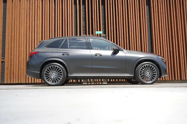 MERCEDES-BENZ GLC 300 d 4MATIC AMG LINE BLACK 9G-TRONIC l 269 PS
