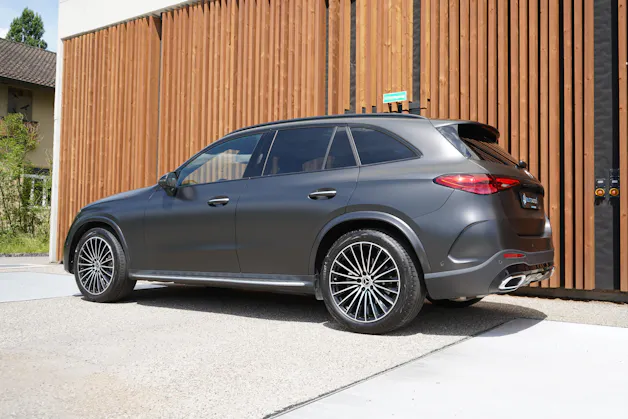 MERCEDES-BENZ GLC 300 d 4MATIC AMG LINE BLACK 9G-TRONIC l 269 PS