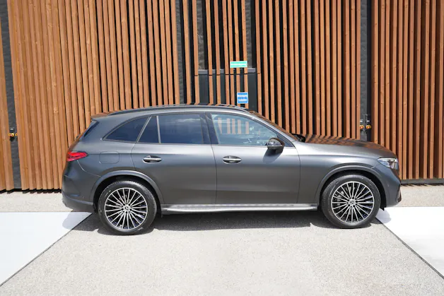 MERCEDES-BENZ GLC 300 d 4MATIC AMG LINE BLACK 9G-TRONIC l 269 PS