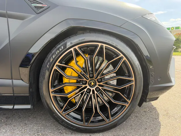 Lamborghini Urus Performante inkl. Akrapovic Auspuffanlage