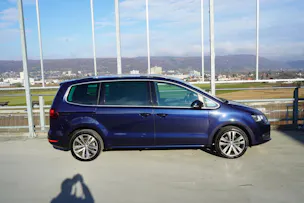 VW SHARAN 2.0 TDI BMT HIGHLINE SPORT 4MOTION DSG l 184 PS