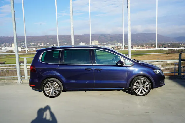 VW SHARAN 2.0 TDI BMT HIGHLINE SPORT 4MOTION DSG l 184 PS