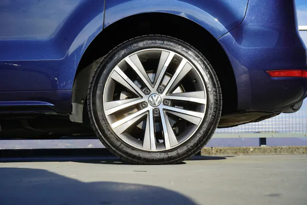 VW SHARAN 2.0 TDI BMT HIGHLINE SPORT 4MOTION DSG l 184 PS