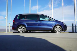 VW SHARAN 2.0 TDI BMT HIGHLINE SPORT 4MOTION DSG l 184 PS