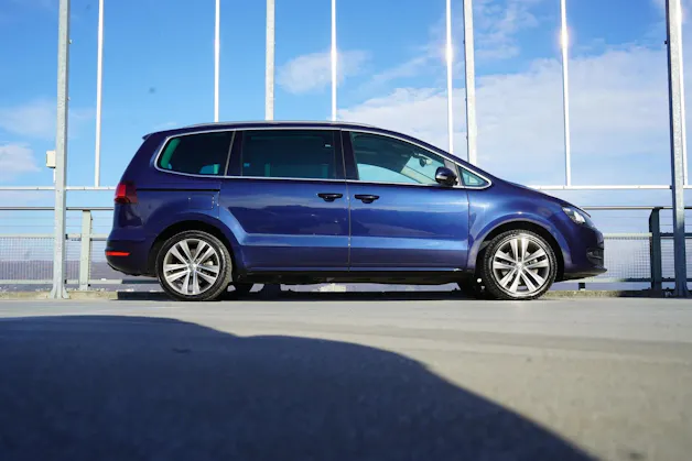 VW SHARAN 2.0 TDI BMT HIGHLINE SPORT 4MOTION DSG l 184 PS