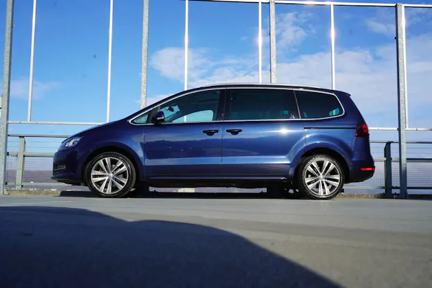 VW SHARAN 2.0 TDI BMT HIGHLINE SPORT 4MOTION DSG l 184 PS