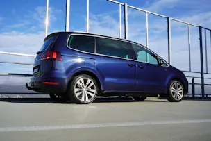VW SHARAN 2.0 TDI BMT HIGHLINE SPORT 4MOTION DSG l 184 PS