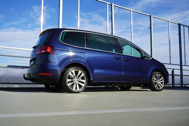 VW SHARAN 2.0 TDI BMT HIGHLINE SPORT 4MOTION DSG l 184 PS