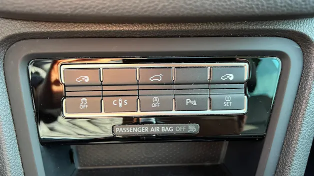 VW SHARAN 2.0 TDI BMT HIGHLINE SPORT 4MOTION DSG l 184 PS