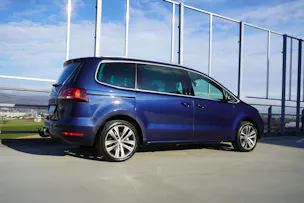 VW SHARAN 2.0 TDI BMT HIGHLINE SPORT 4MOTION DSG l 184 PS