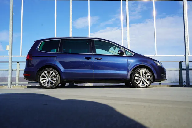 VW SHARAN 2.0 TDI BMT HIGHLINE SPORT 4MOTION DSG l 184 PS