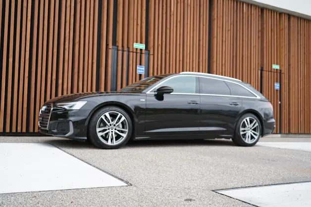AUDI A6 AVANT 45 TDI S-LINE SPORT QUATTRO TIPTRONIC l 245 PS