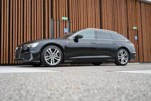 AUDI A6 AVANT 45 TDI S-LINE SPORT QUATTRO TIPTRONIC l 245 PS