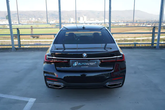 BMW 730d xDRIVE STEPTRONIC M SPORT BLACK l 265 PS