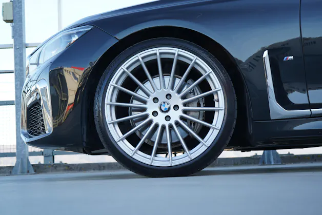 BMW 730d xDRIVE STEPTRONIC M SPORT BLACK l 265 PS