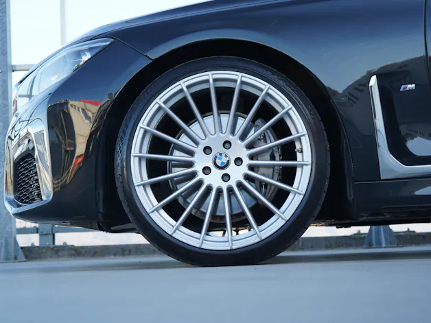 BMW 730d xDRIVE STEPTRONIC M SPORT BLACK l 265 PS