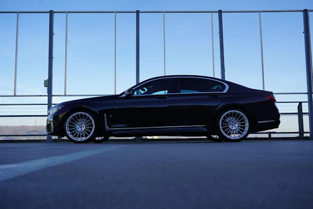 BMW 730d xDRIVE STEPTRONIC M SPORT BLACK l 265 PS