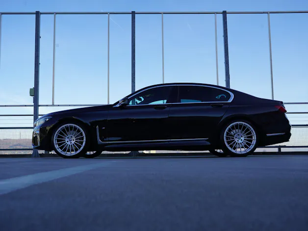 BMW 730d xDRIVE STEPTRONIC M SPORT BLACK l 265 PS