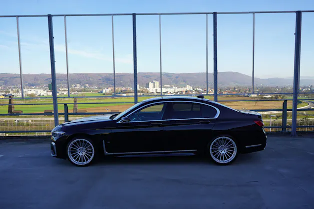 BMW 730d xDRIVE STEPTRONIC M SPORT BLACK l 265 PS