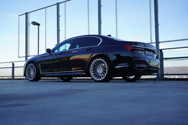 BMW 730d xDRIVE STEPTRONIC M SPORT BLACK l 265 PS
