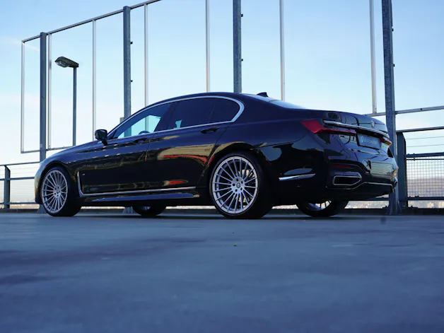 BMW 730d xDRIVE STEPTRONIC M SPORT BLACK l 265 PS
