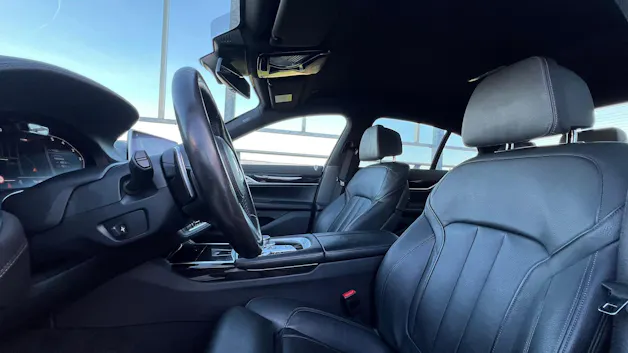 BMW 730d xDRIVE STEPTRONIC M SPORT BLACK l 265 PS