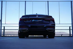 BMW 730d xDRIVE STEPTRONIC M SPORT BLACK l 265 PS