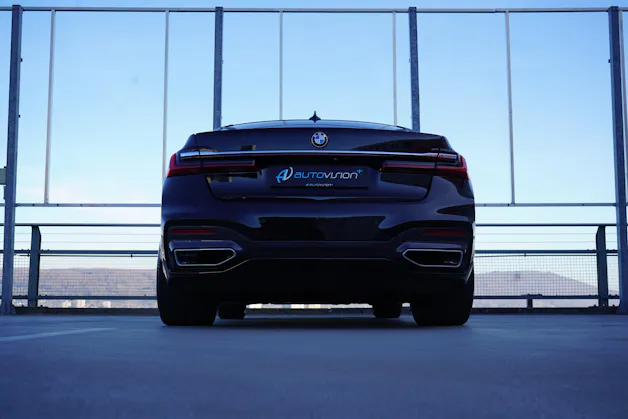 BMW 730d xDRIVE STEPTRONIC M SPORT BLACK l 265 PS