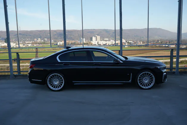 BMW 730d xDRIVE STEPTRONIC M SPORT BLACK l 265 PS