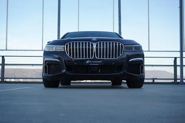 BMW 730d xDRIVE STEPTRONIC M SPORT BLACK l 265 PS
